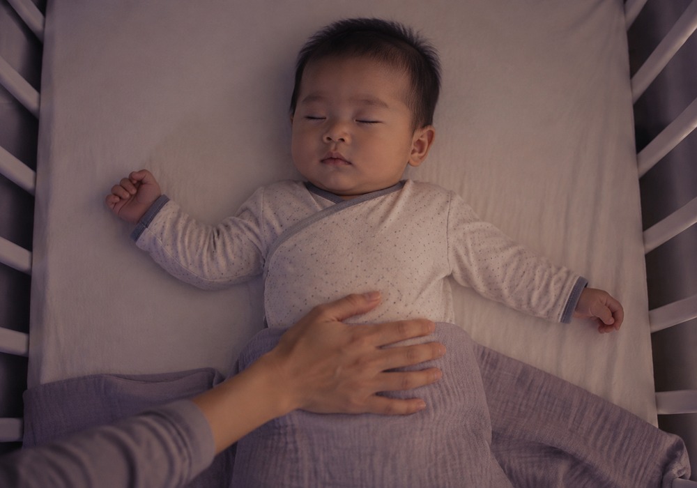 아기보약 — 돌 무렵 아이의 건강과 성장을 상담하는 엄마와 아이의 모습