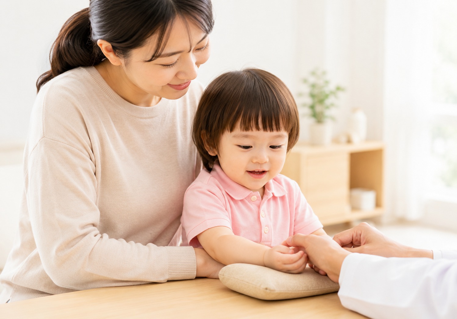 구리남양주변비 – 아이와 부모가 소아 한방 상담을 받는 모습