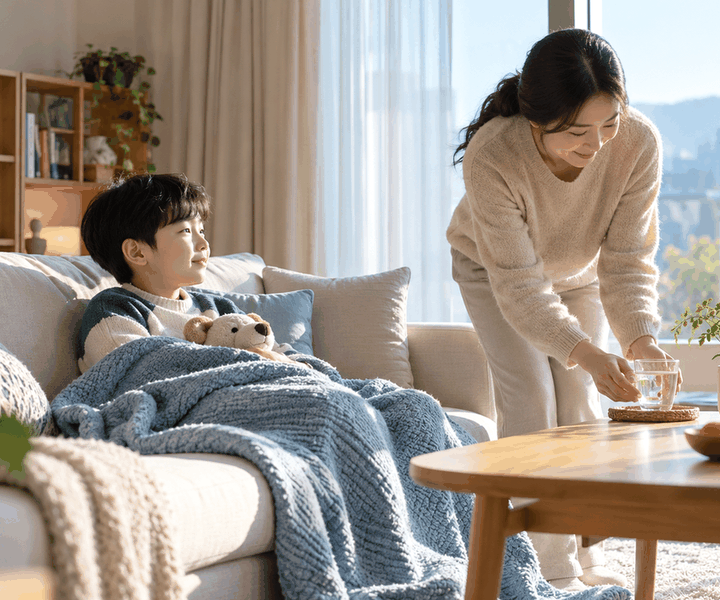 전주기침가래오래가는아이 – 입을 가리고 반복해서 기침하는 아이