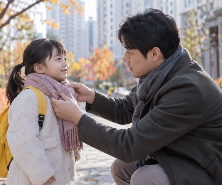 축농증 치료 중 외출 전 아이 목에 목도리를 둘러 주는 아빠