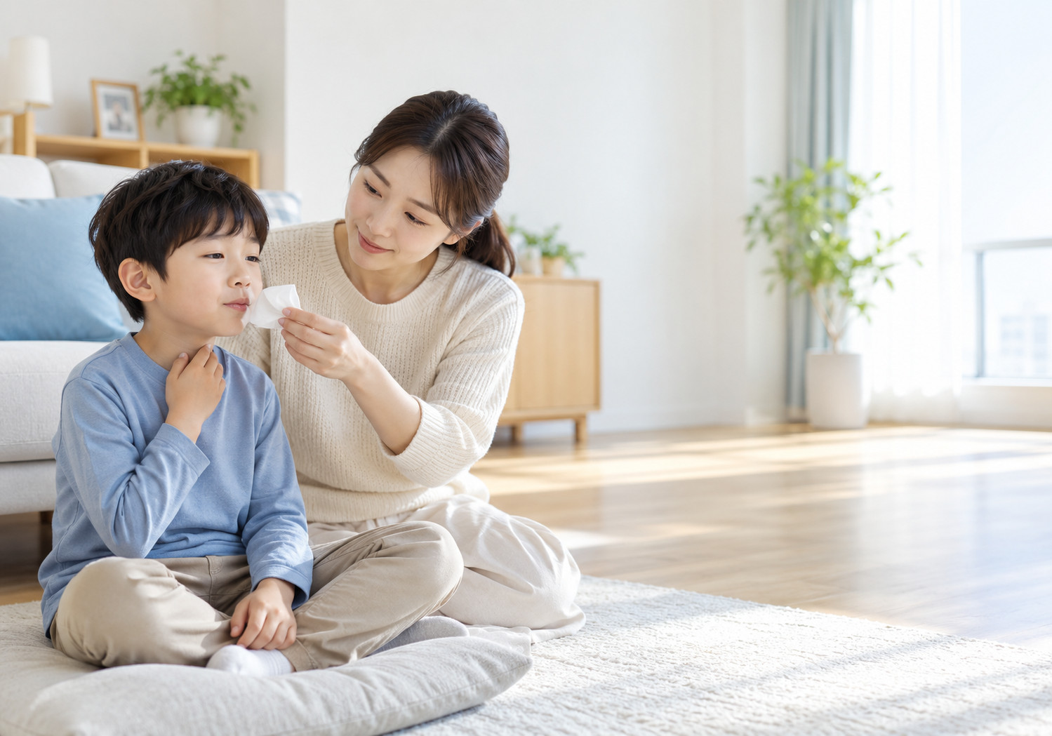 김해 후비루 기침 – 목을 만지는 아이를 돌보는 엄마